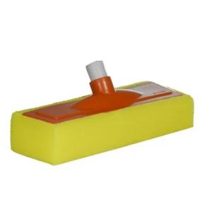 Aplicador de cera rodo/mop sem cabo, com sua superfície de espuma/microfibra em destaque, pronto para aplicar cera em um piso brilhante. Elite M4