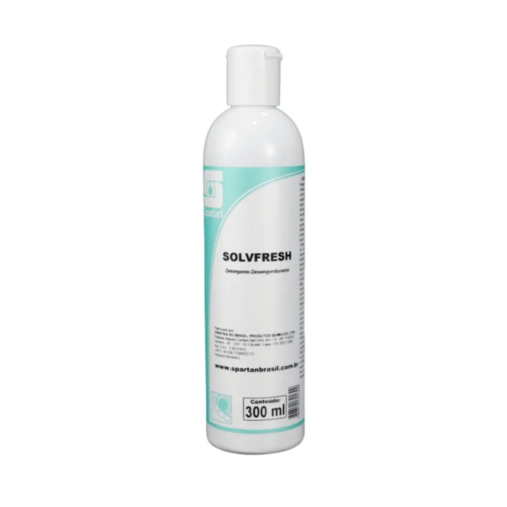 Frasco de 300ml do Detergente Desengordurante Solvfresh da marca Spartan, com rótulo em destaque e líquido translúcido, sobre um fundo claro. | Elite M4
