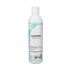 Frasco de 300ml do Detergente Desengordurante Solvfresh da marca Spartan, com rótulo em destaque e líquido translúcido, sobre um fundo claro. | Elite M4