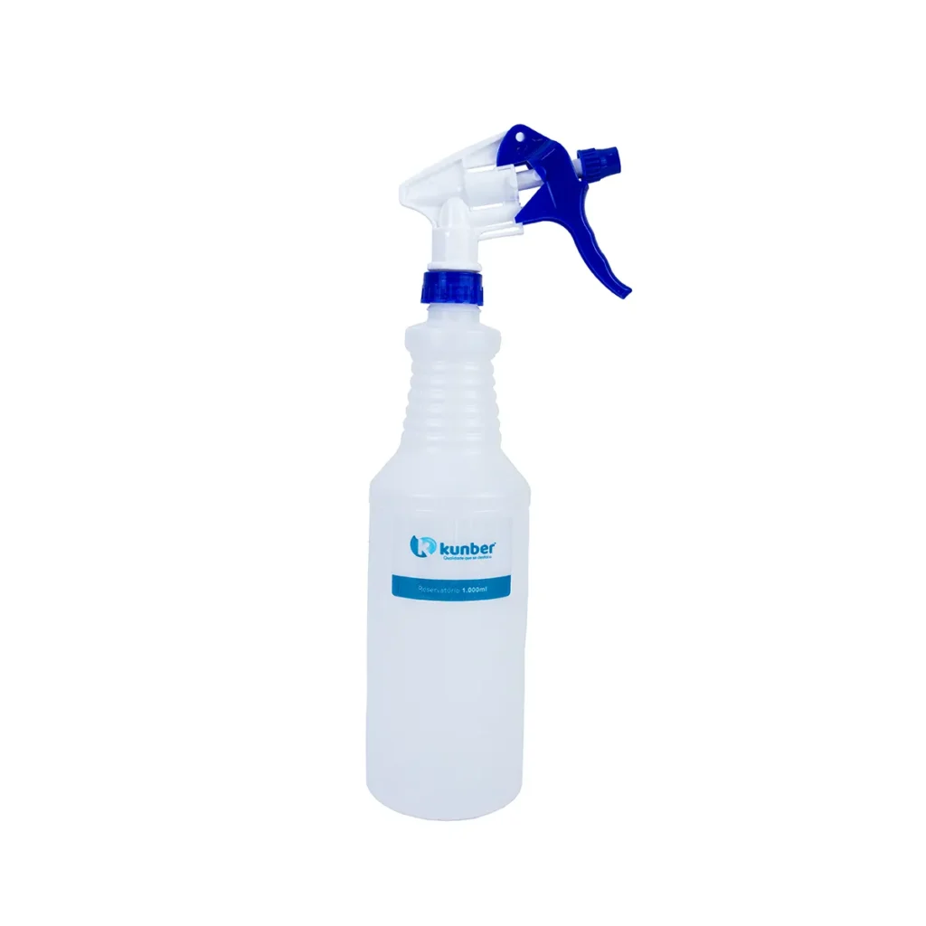 Frasco Pulverizador Kunber 1 Litro transparente com o logo Kunber, em um ambiente de limpeza profissional | Elite M4