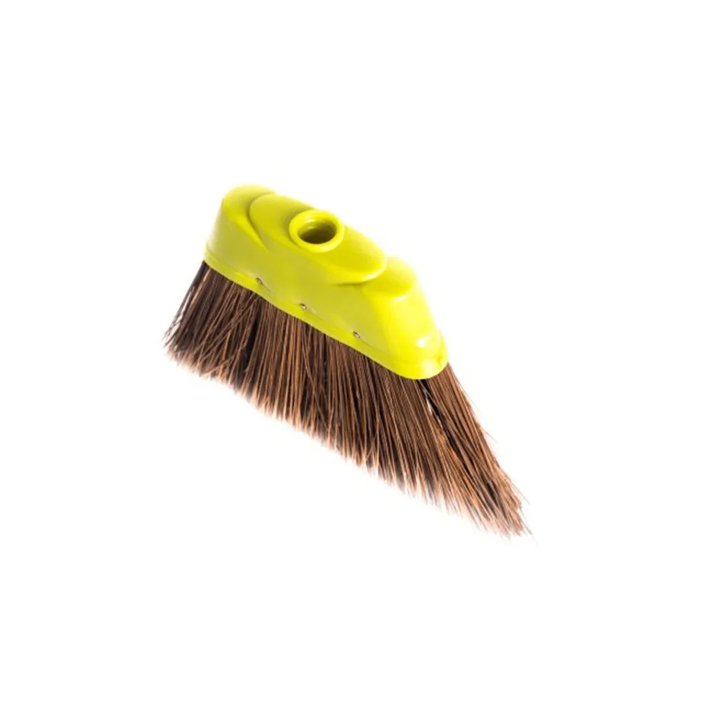 Vassoura Piaçava Caiçara Capa Plug N° 4 sem cabo, com suas cerdas robustas de piaçava e o sistema de encaixe em destaque, pronta para varrer uma área externa. Elite M4
